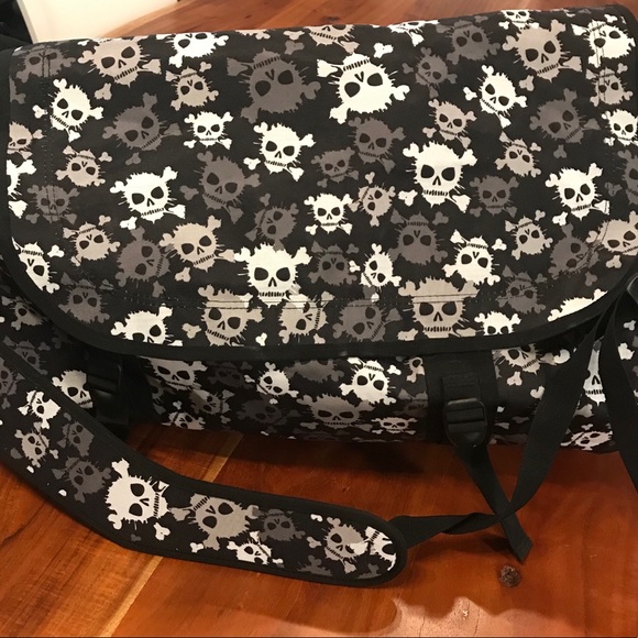 YakPak Skull Duffle Bag - Picture 1 of 9